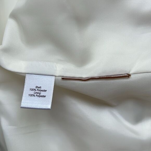 Jennifer Lopez Elegant Cream and Black Tuxedo Blazer - Picture 11 of 15